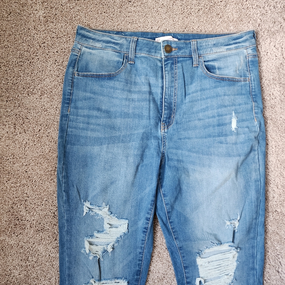 Faded Ripped Jegging - Picture 3 of 12